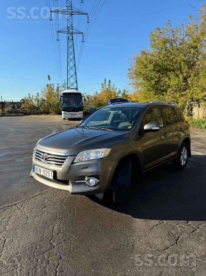 Toyota Rav4 2011 photo 2