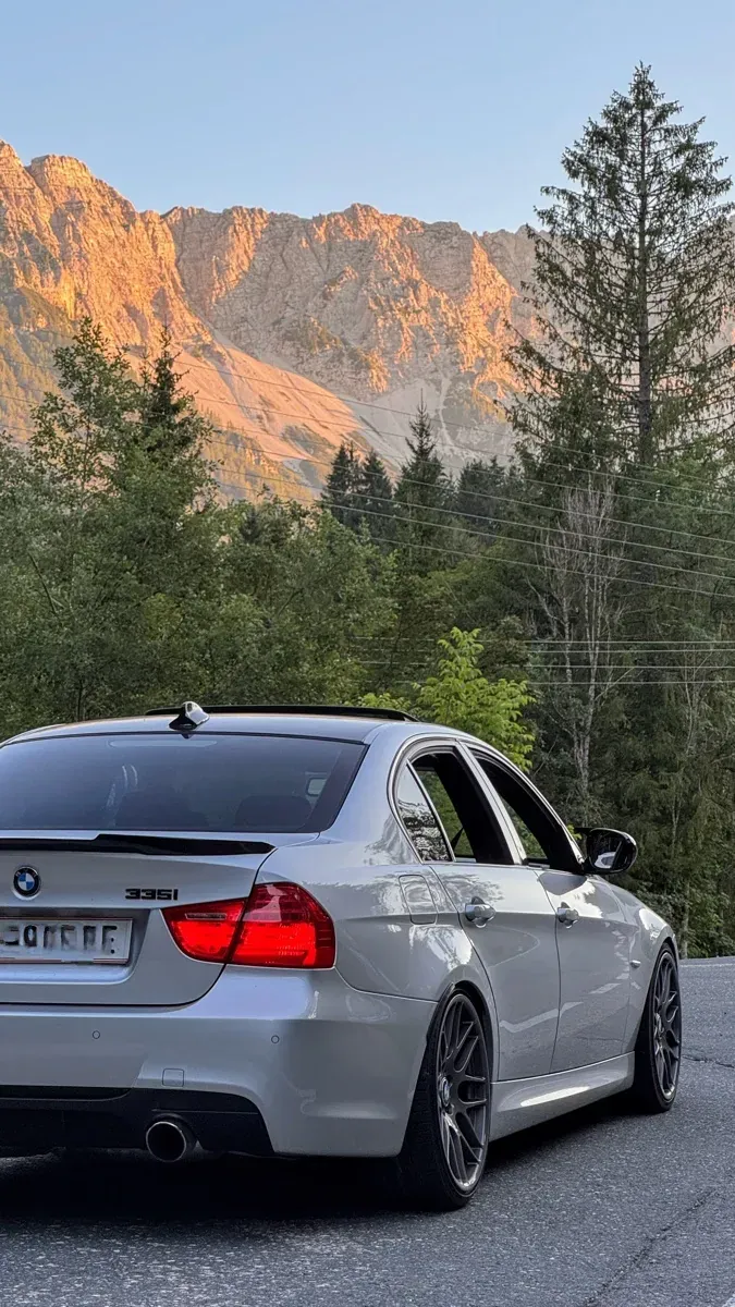 BMW 3 Series 2009 photo 3