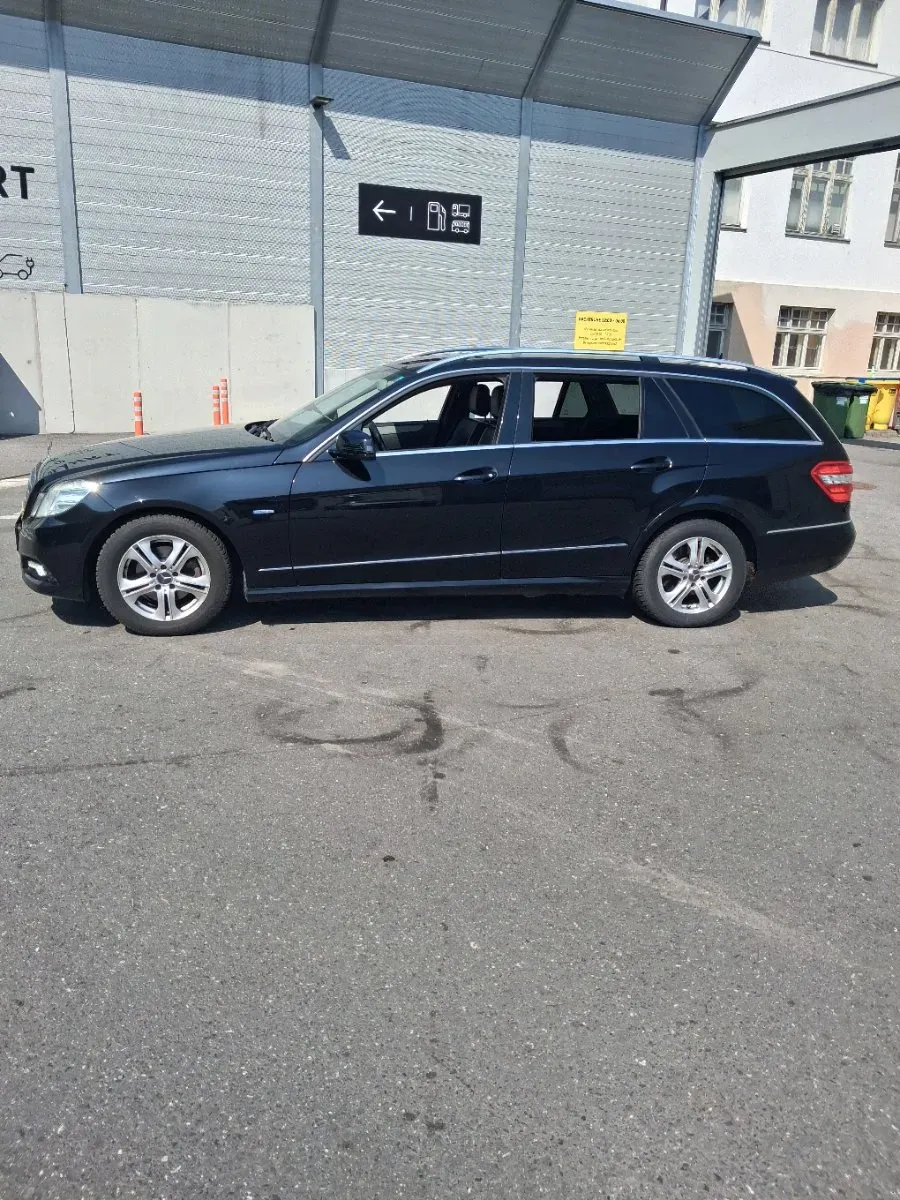 Mercedes-Benz E-Class 2010 photo 3