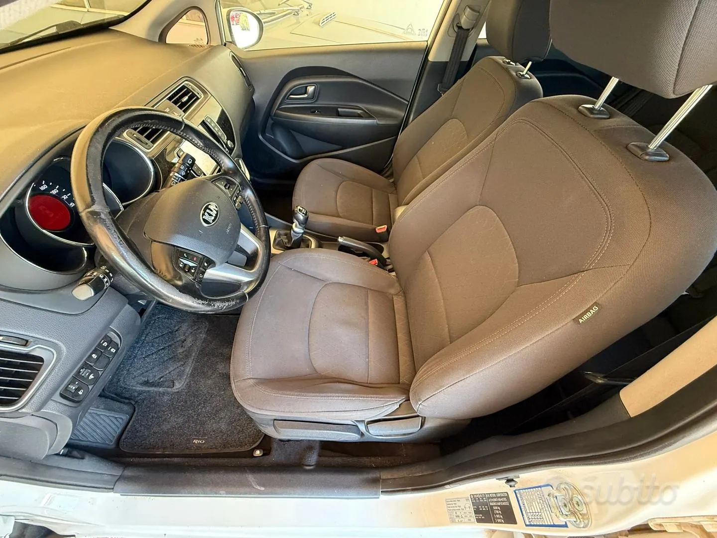 Kia Rio 2015 photo 5