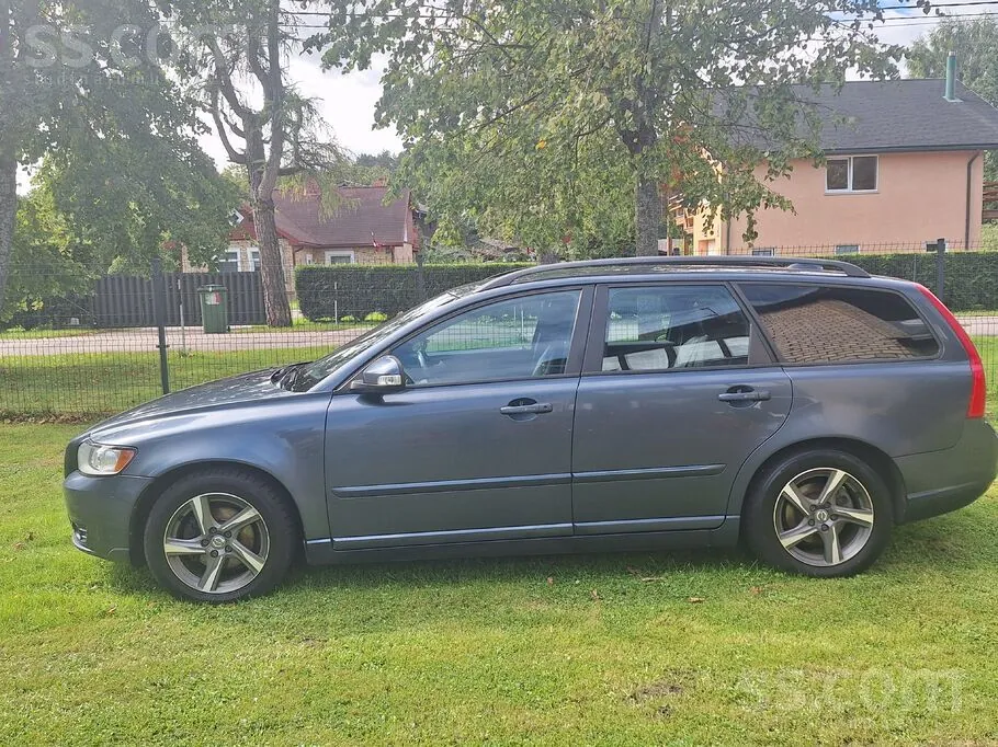 Volvo V50 2011 photo 2
