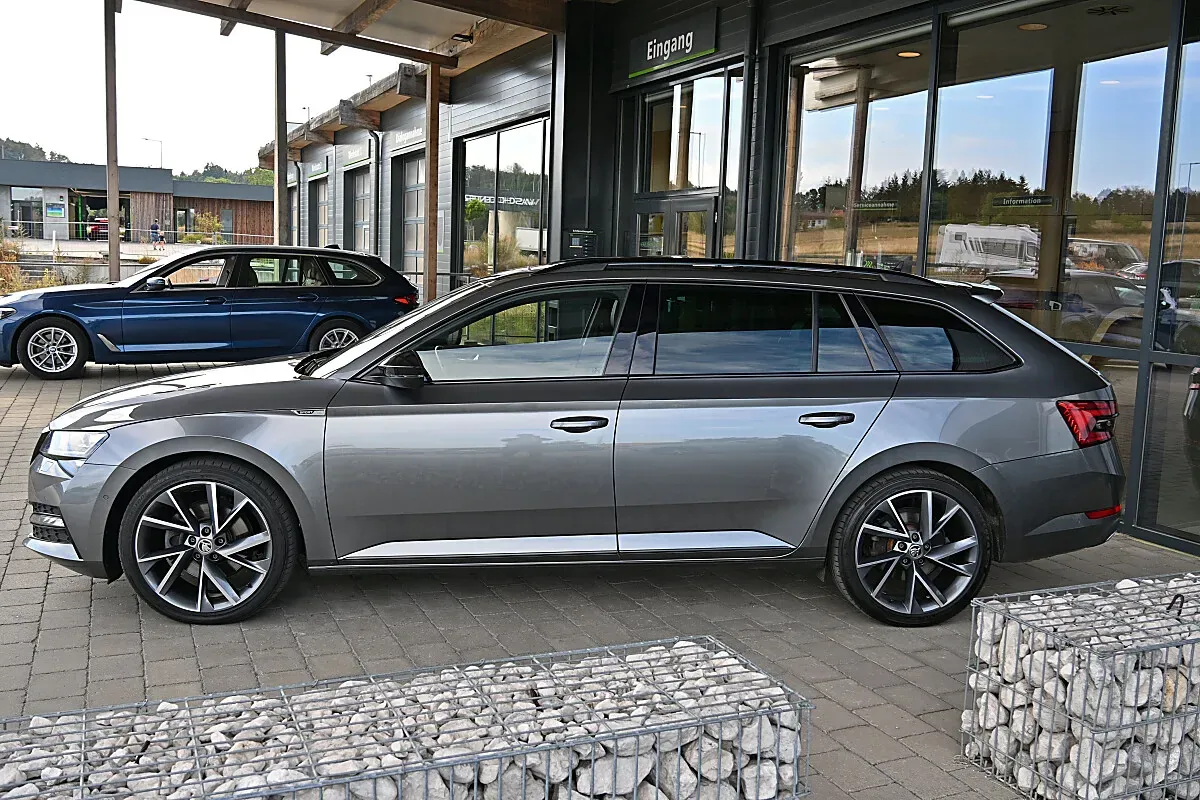 Skoda Superb 2023 photo 2