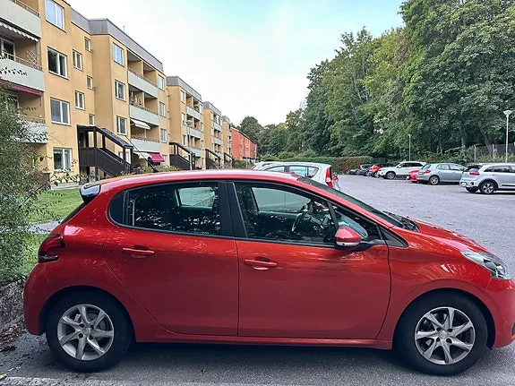 Peugeot 208 2016 photo 3