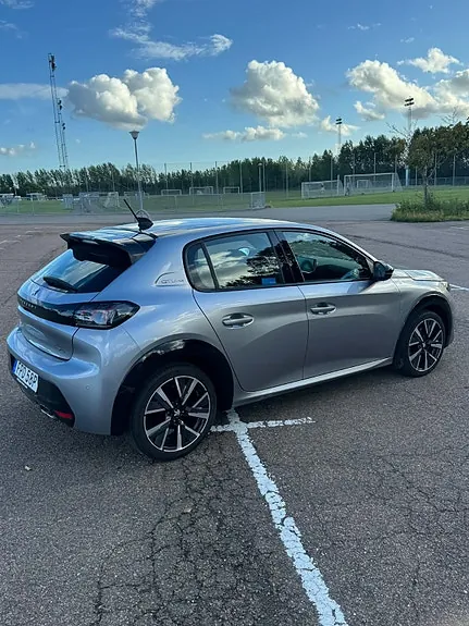 Peugeot 208 2020 photo 2