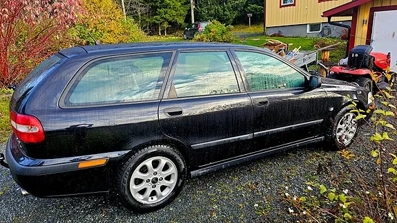 Volvo V40 2004 photo 2