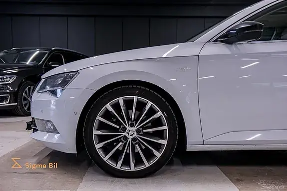 Skoda Superb 2017 photo 5