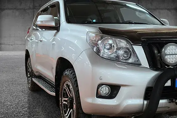 Toyota Land Cruiser 2012 photo 2
