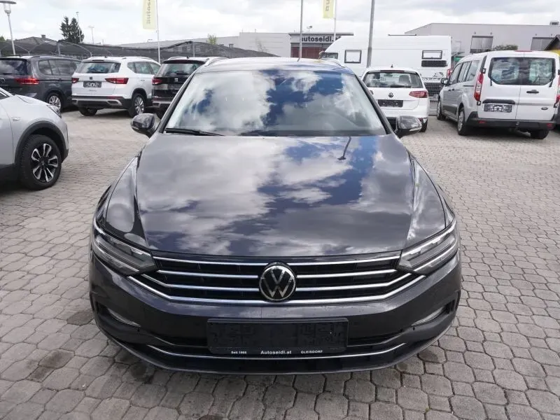 Volkswagen Passat 2022 photo 2