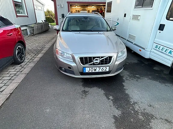 Volvo V70 2010 photo 2