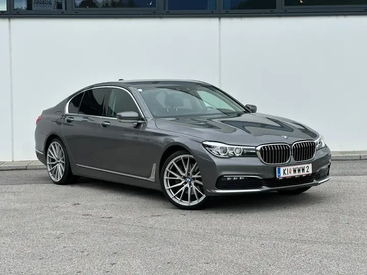 BMW 7 Series 2017 photo 2