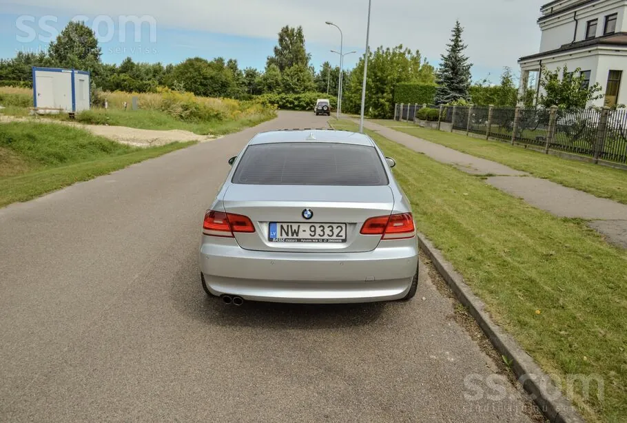 BMW 330 2007 photo 4