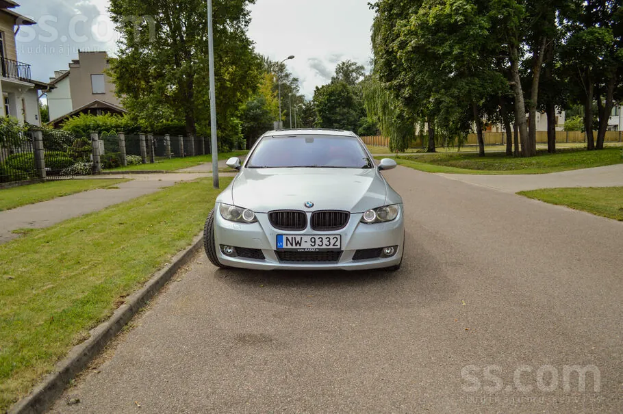 BMW 330 2007 photo 2