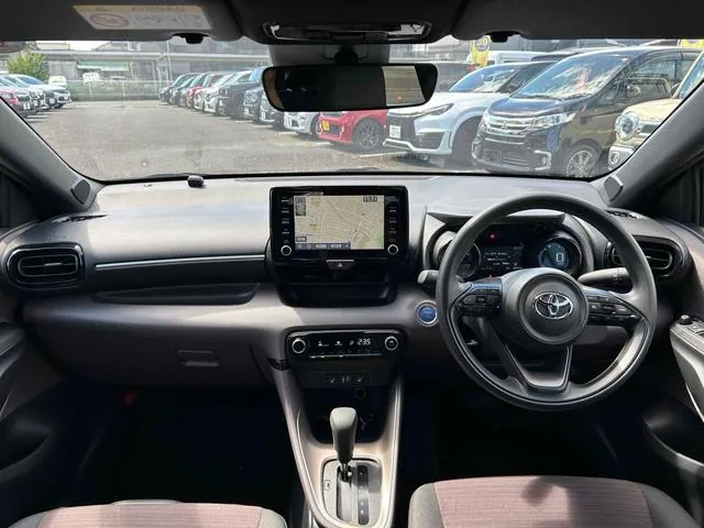 Toyota Yaris Hybrid G 2023 photo 2