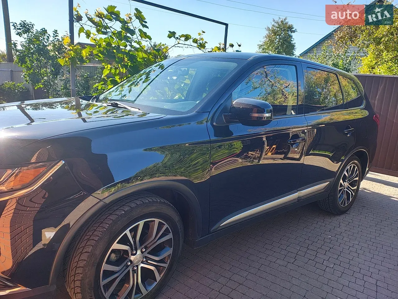 Mitsubishi Outlander 2018 photo 2