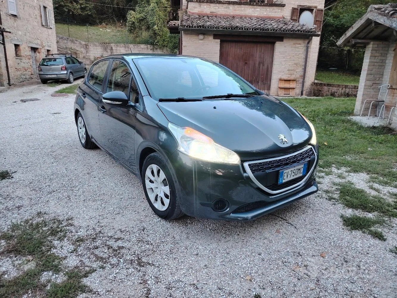 Peugeot 208 2014 photo 3