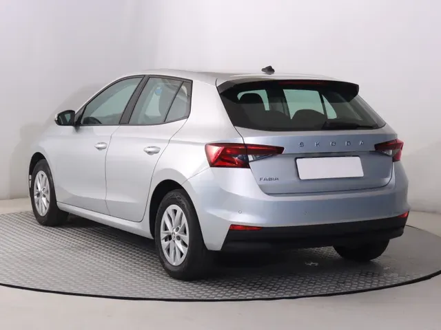 Skoda Fabia 2023 photo 3