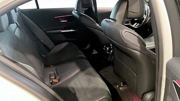 Mercedes-Benz C300 E 2024 photo 5