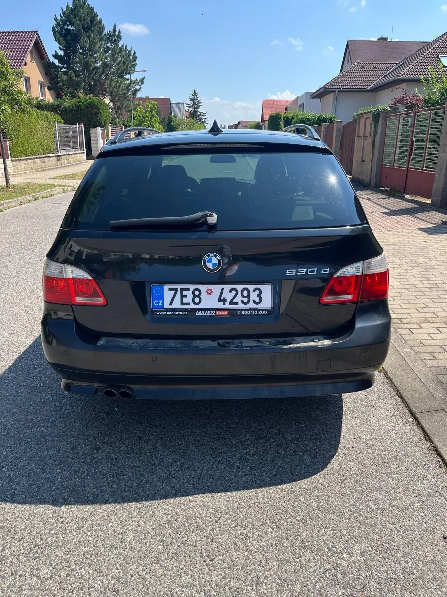 BMW 5 Series photo 3