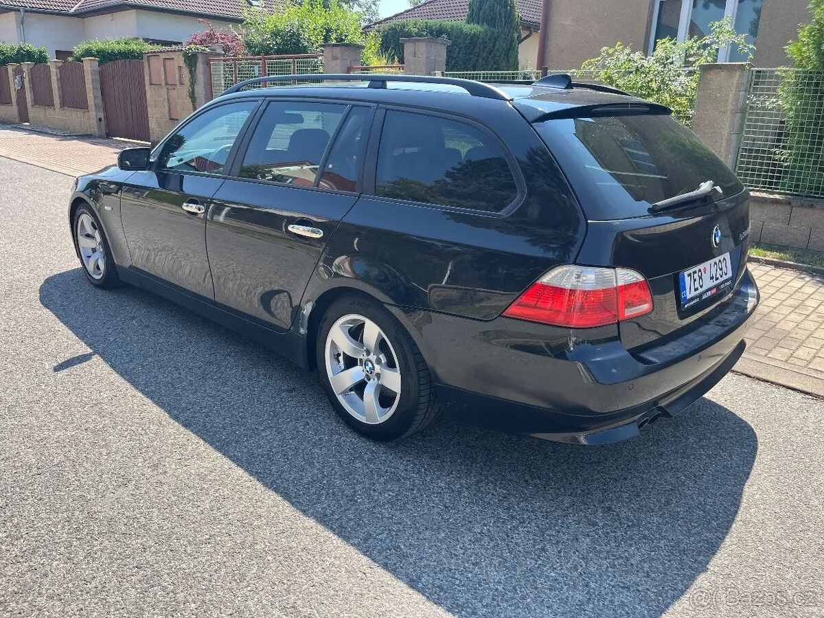 BMW 5 Series photo 2