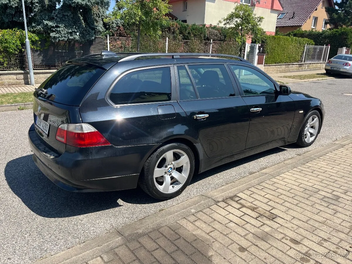 BMW 5 Series photo 4