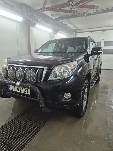 Toyota Land Cruiser 2011 photo 2