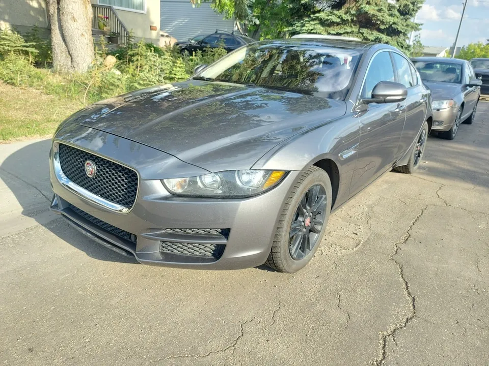 Jaguar Xe 2018 photo 5
