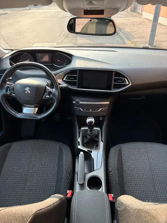Peugeot 308 2021 photo 2
