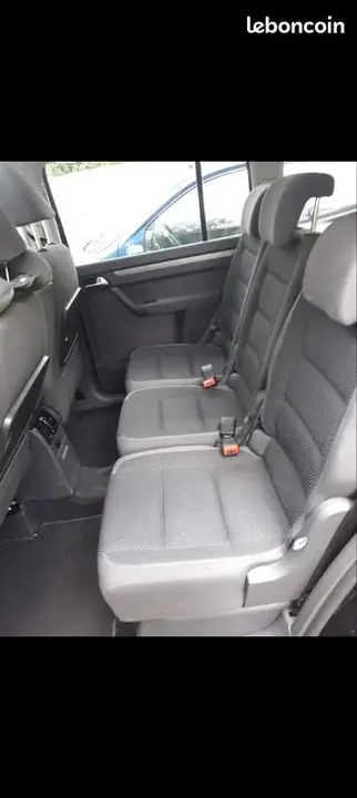Volkswagen Touran 2011 photo 3