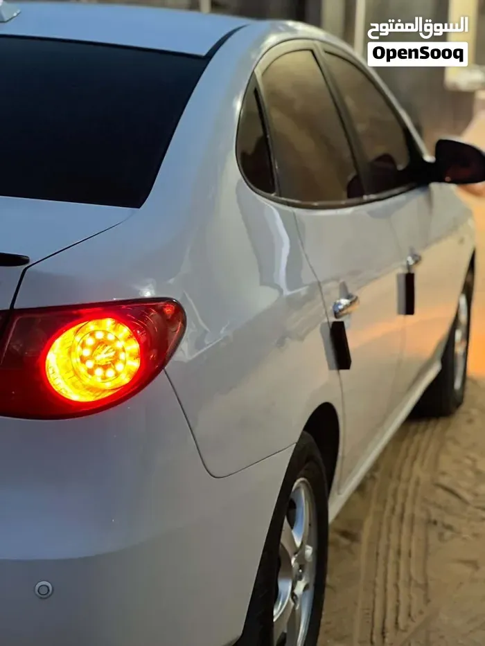 Hyundai Avante 2010 photo 2