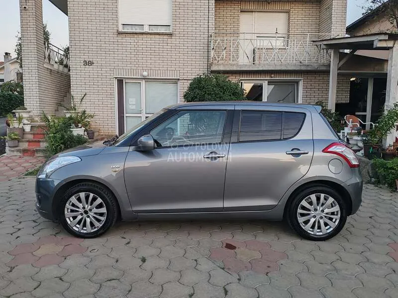 Suzuki Swift 2011 photo 2