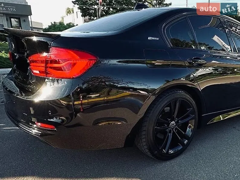 BMW 3 Series 2018 photo 5
