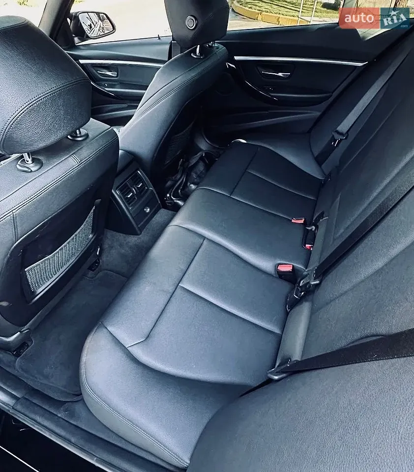BMW 3 Series 2018 photo 3
