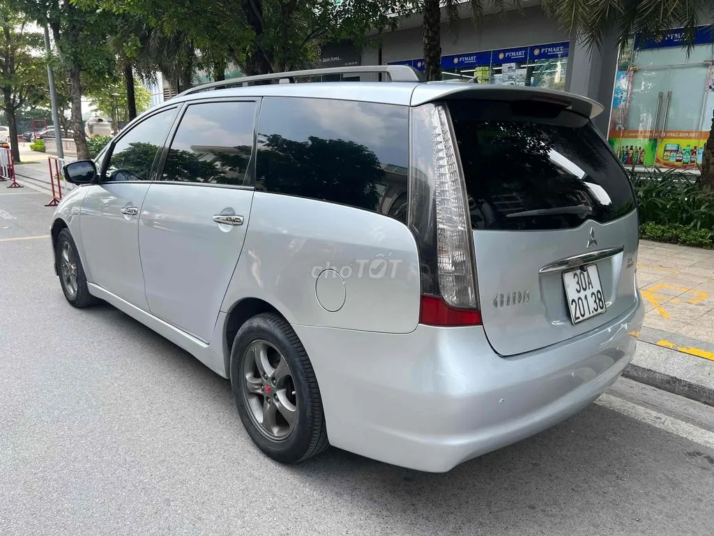 Mitsubishi Grandis 2005 photo 3