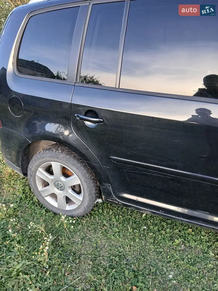 Volkswagen Touran 2008 photo 4