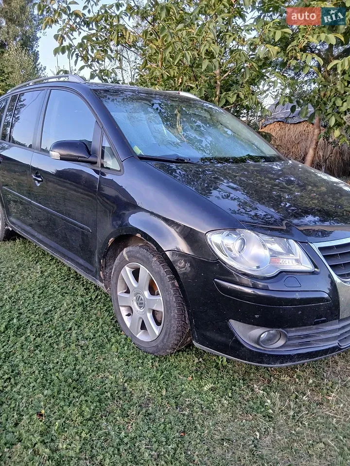 Volkswagen Touran 2008 photo 2
