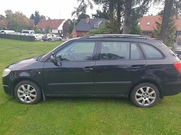 Skoda Fabia 2008 photo 2