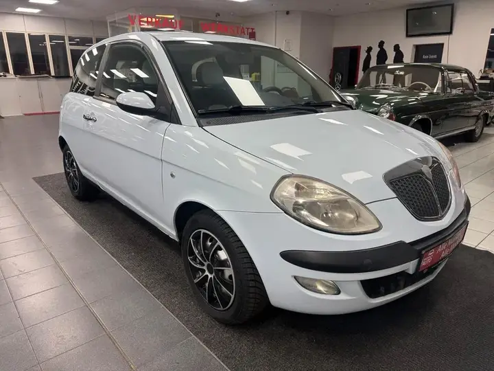 Lancia Ypsilon