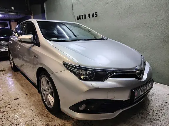 Toyota Auris 2016 photo 2