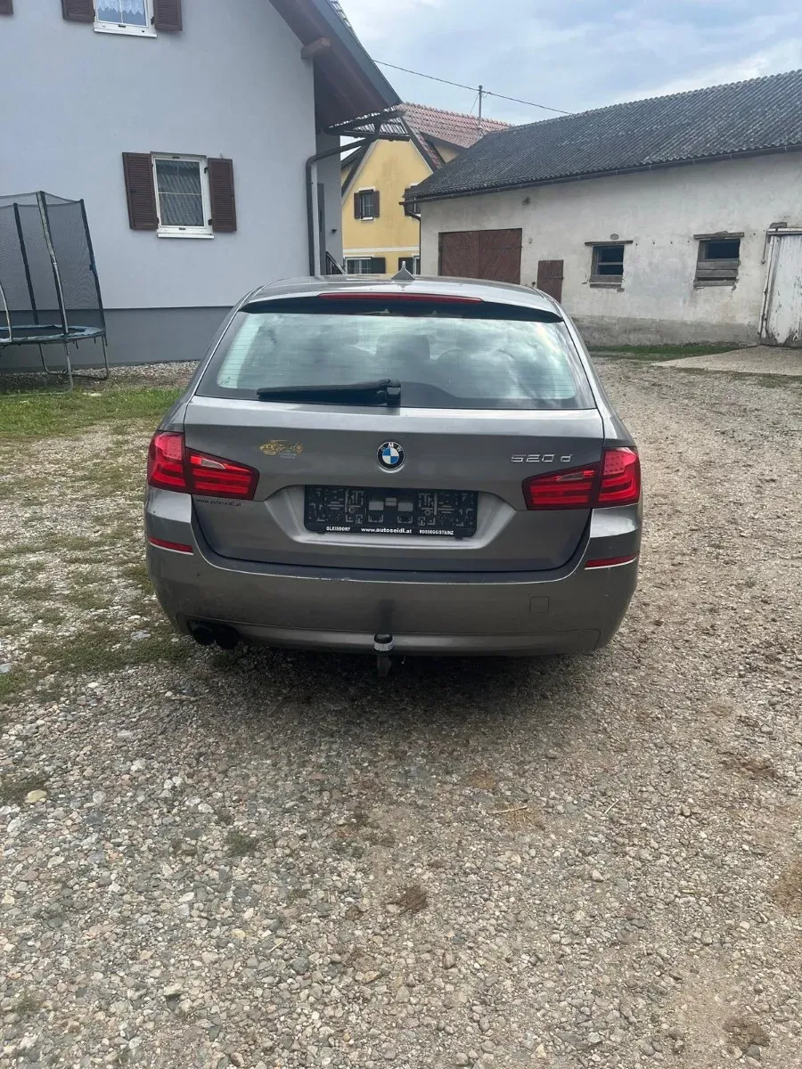 BMW 5 Series 2011 photo 2