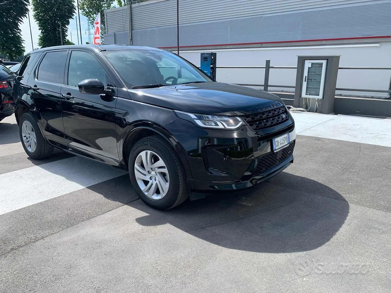 Land Rover Discovery Sport 2023 photo 2