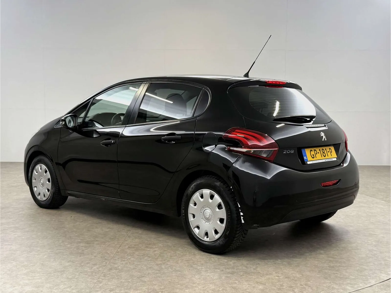 Peugeot 208 2015 photo 3