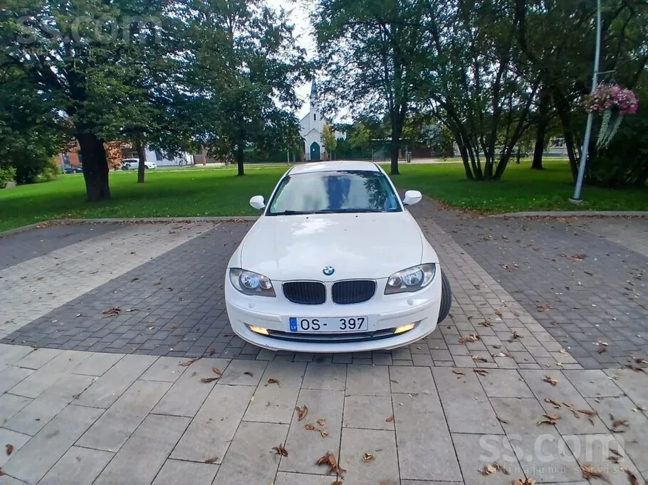 BMW 118D 2010 photo 2