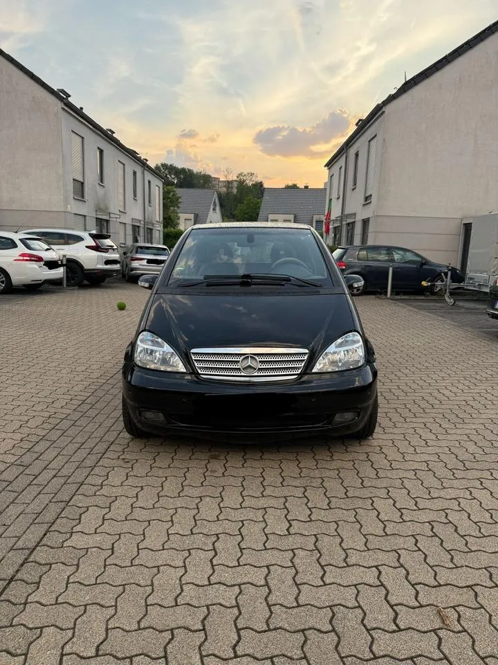 Mercedes-Benz A 210