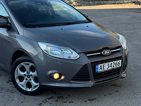Ford Focus 2012 photo 2