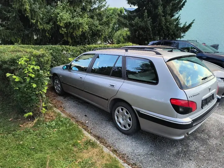Peugeot 405