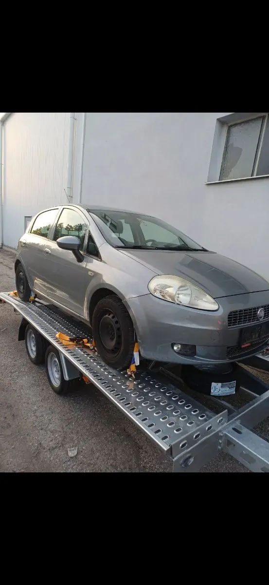 Fiat Grande Punto 2010 photo 2