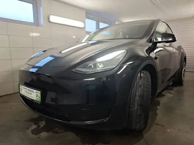 Tesla Model Y 2023 photo 3