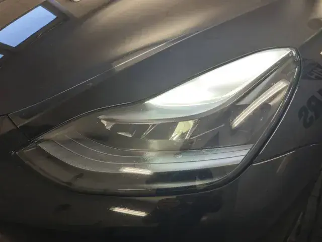 Tesla Model Y 2023 photo 4