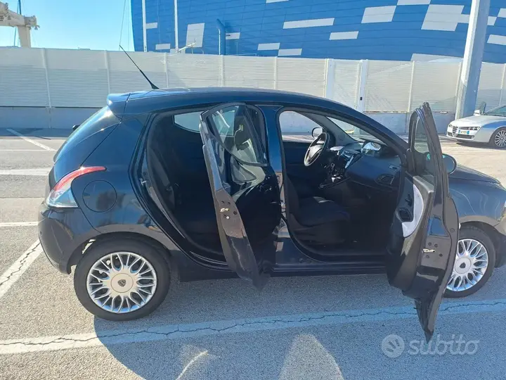 Lancia Ypsilon 2016 photo 2