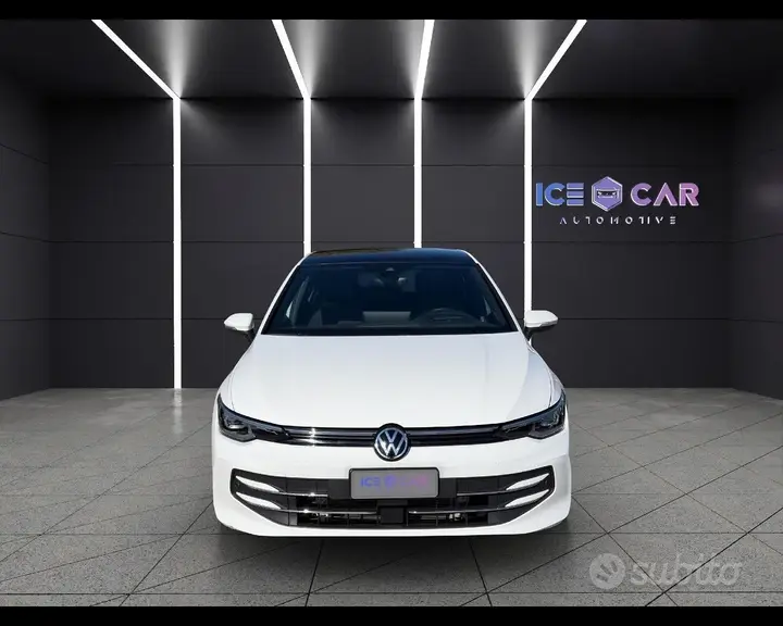 Volkswagen Golf 2025 photo 2